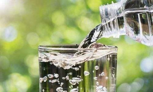 吃瓜盟主喝开水,揭秘娱乐圈清凉一夏